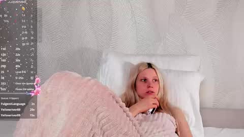 Angel girl online show from March 16, 2026, 5:44 am