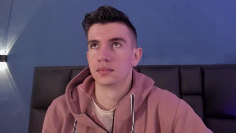 mikael online show from November 18, 2025, 3:34 am