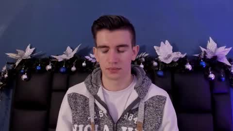 mikael online show from November 27, 2025, 4:03 am