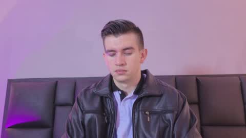 mikael online show from April 17, 2026, 4:15 am