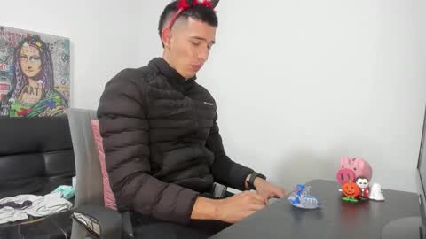 mike3xxx online show from November 1, 2025, 8:05 am