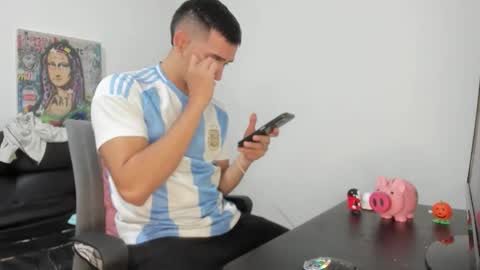 mike3xxx online show from November 2, 2025, 3:42 am