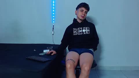 Mike IMDEPENDIENT MODEL online show from November 22, 2025, 2:49 pm