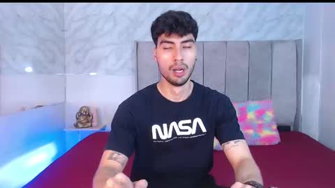 Snapshot of mike_collim chatting on January 8, 2025, 5:48 pm Mike online show from January 8, 2025, 5:48 pm