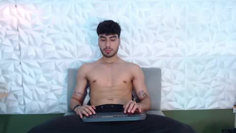 Snapshot of mike_collim chatting on January 24, 2025, 5:53 pm Mike online show from January 24, 2025, 5:53 pm