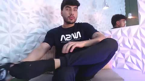 Snapshot of mike_collim chatting on February 19, 2025, 10:20 pm Mike online show from February 19, 2025, 10:20 pm