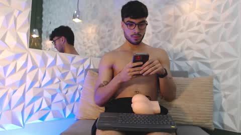 Snapshot of mike_collim chatting on February 24, 2025, 3:20 pm Mike online show from February 24, 2025, 3:20 pm