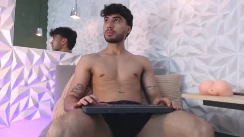 Snapshot of mike_collim chatting on February 27, 2025, 10:31 pm Mike online show from February 27, 2025, 10:31 pm