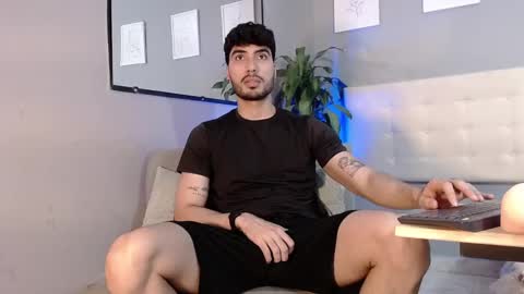 Snapshot of mike_collim chatting on March 6, 2025, 12:21 am Mike online show from March 6, 2025, 12:21 am