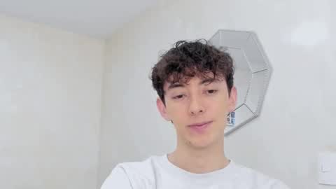 Snapshot of mikebelf4 chatting on December 15, 2025, 9:52 pm Mikebelf4 online show from December 15, 2025, 9:52 pm