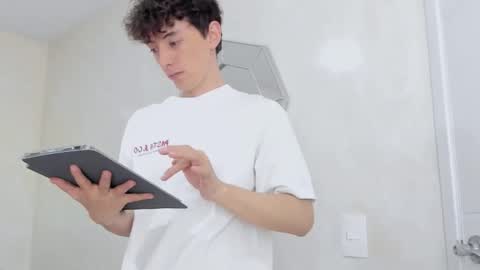 Snapshot of mikebelf4 chatting on December 17, 2025, 1:55 am Mikebelf4 online show from December 17, 2025, 1:55 am