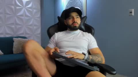 Snapshot of mikeblare chatting on January 3, 2025, 7:07 pm Mike Blare online show from January 3, 2025, 7:07 pm