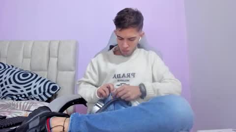 Snapshot of mikebradley15 chatting on February 9, 2026, 2:04 am mikebradley15 online show from February 9, 2026, 2:04 am