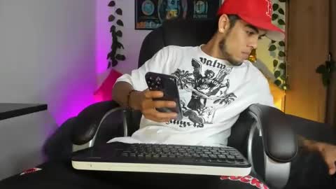 mikee_scooth online show from December 3, 2024, 3:52 am