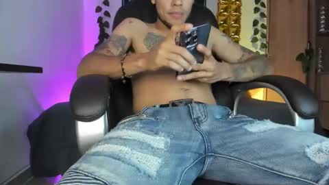 mikee_scooth online show from December 4, 2024, 12:52 am