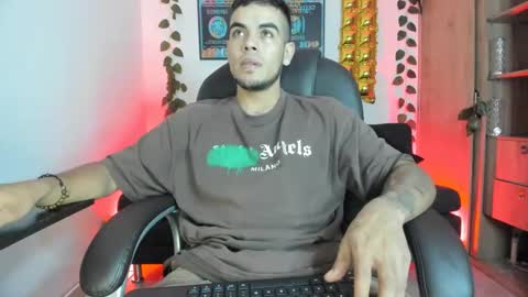 mikee_scooth online show from December 28, 2024, 4:30 am