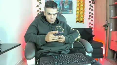 mikee_scooth online show from December 28, 2024, 1:28 pm