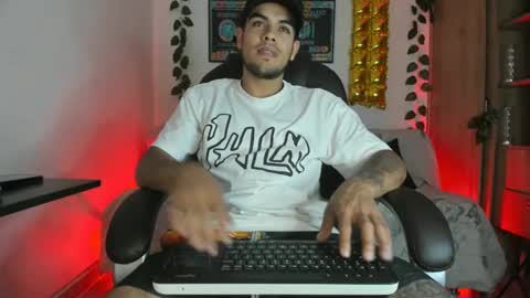 mikee_scooth online show from January 8, 2025, 7:45 pm