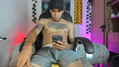 mikee_scooth online show from February 1, 2025, 4:03 am