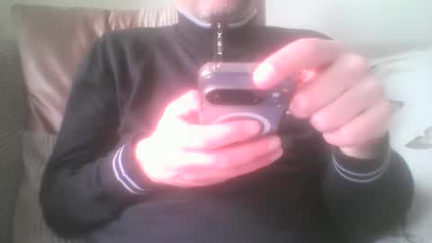 mikehockishuge9 online show from April 14, 2026, 4:35 pm