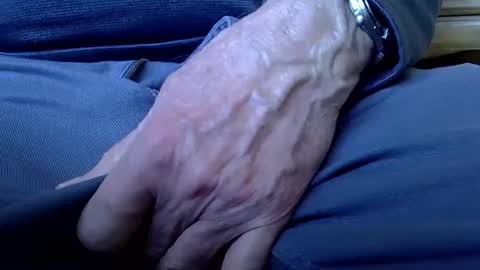 Snapshot of mikeybed chatting on March 4, 2025, 2:53 pm mikeybed online show from March 4, 2025, 2:53 pm