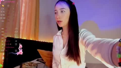 VIOLETAMIKE online show from January 7, 2025, 6:35 pm
