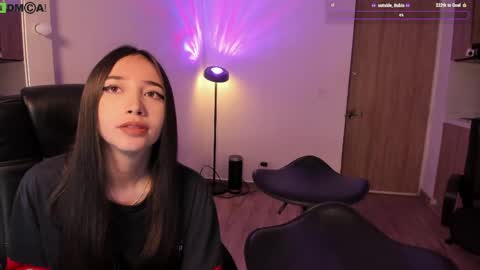 VIOLETAMIKE online show from May 26, 2026, 10:33 am