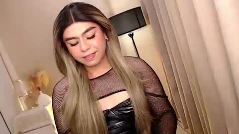 Theresa Luna online show from October 18, 2025, 5:14 pm