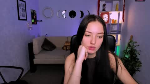 Miki online show from April 20, 2026, 5:43 am