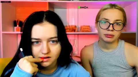 miki_ti online show from December 3, 2025, 5:59 am