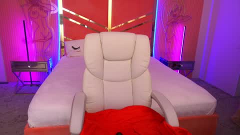 Miki online show from December 3, 2024, 7:44 pm