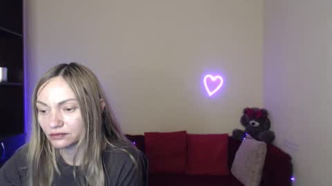 Snapshot of mikkey_mouse8 chatting on May 1, 2026, 5:34 am Adalina online show from May 1, 2026, 5:34 am