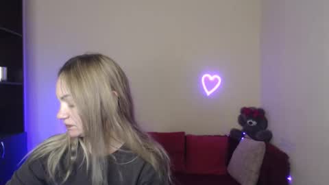 Snapshot of mikkey_mouse8 chatting on May 3, 2026, 5:24 am Adalina online show from May 3, 2026, 5:24 am
