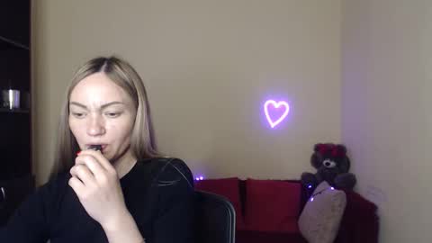 Snapshot of mikkey_mouse8 chatting on May 17, 2026, 11:28 am Adalina online show from May 17, 2026, 11:28 am