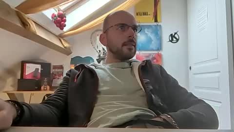 mikmik91 online show from December 18, 2024, 11:02 am