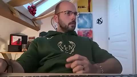 mikmik91 online show from January 7, 2025, 4:05 pm