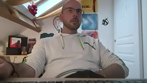 mikmik91 online show from January 8, 2025, 2:46 pm