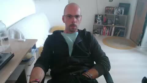 mikmik91 online show from September 10, 2025, 1:00 pm