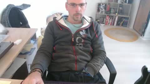 mikmik91 online show from October 1, 2025, 9:48 am