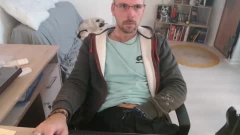 mikmik91 online show from October 8, 2025, 9:07 am