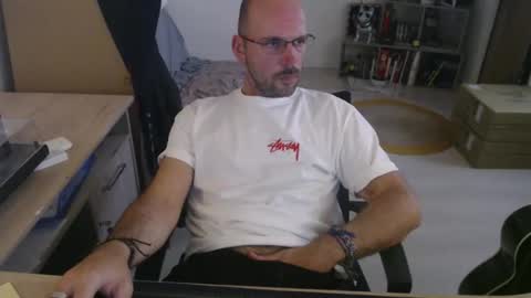 mikmik91 online show from October 20, 2025, 2:17 pm