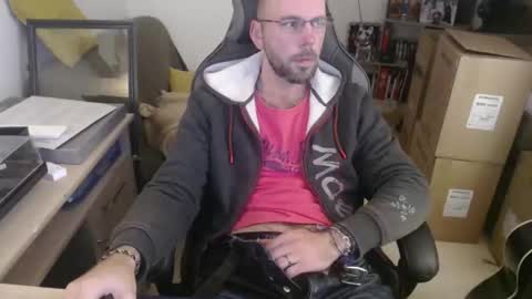 mikmik91 online show from December 18, 2025, 4:13 pm