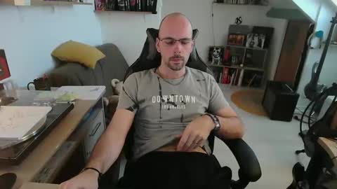 mikmik91 online show from March 17, 2026, 4:10 pm