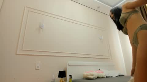 miko_moonn online show from September 24, 2025, 3:43 am