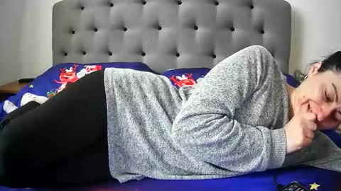 Mikyloveu online show from April 4, 2026, 2:47 pm