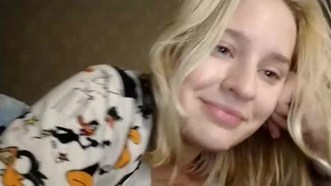 Mila 420 online show from December 19, 2025, 11:45 pm