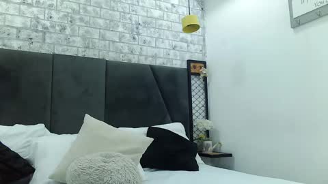 mila_adamss online show from January 3, 2025, 10:31 am