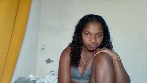 mila_lunah online show from May 7, 2026, 4:12 pm