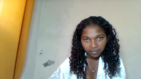 mila_lunah online show from May 9, 2026, 4:28 am