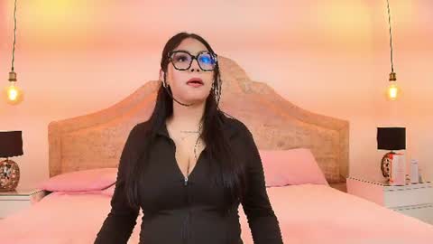 mila_lune1 online show from August 3, 2026, 4:11 am